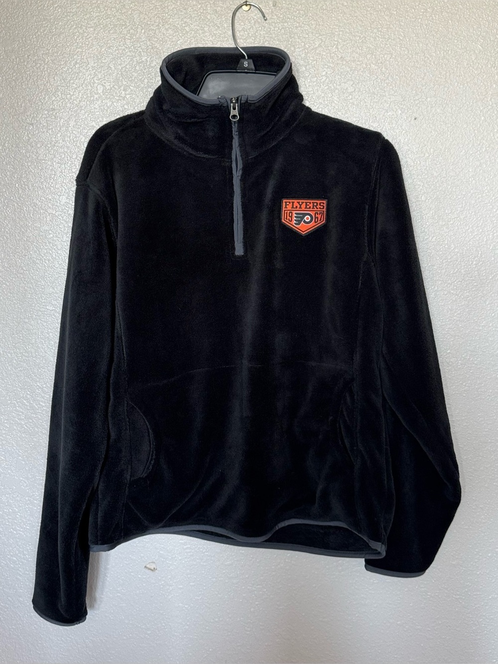 Philadelphia Flyers New Women’s Fleece Pullover Sweater